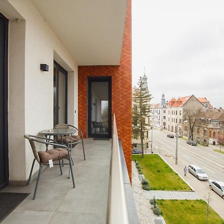 Enjoy The Light ! Central Space Oradea Exterior foto