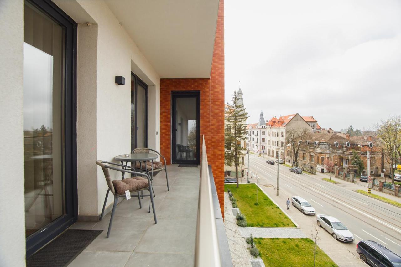 Enjoy The Light ! Central Space Oradea Exterior foto