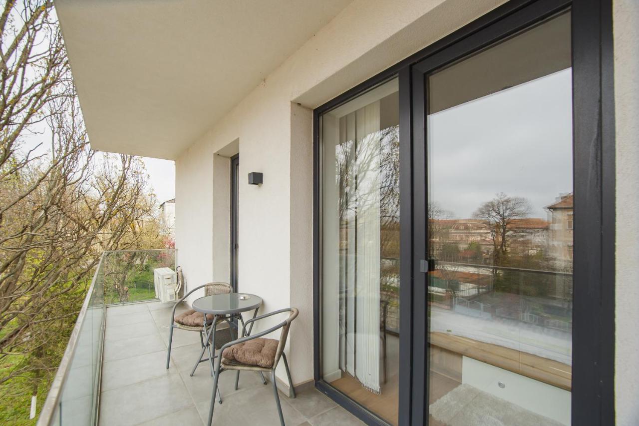 Enjoy The Light ! Central Space Oradea Exterior foto